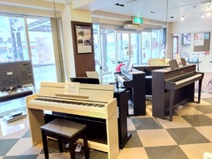 ピアノ・電子ピアノ・エレクトーン展示ラインナップ（その3）