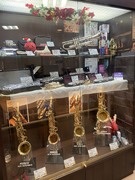 店内は鍵盤楽器・管楽器など多数展示！！(2025年3月3日現在)（その1）
